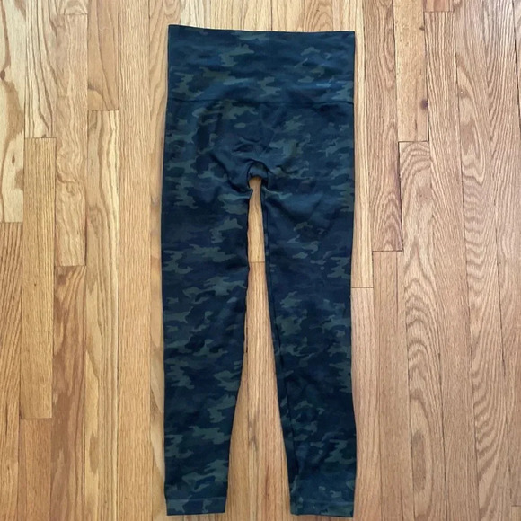Spanx sz Large camo green and black leggings excellent pre owned condition - Picture 5 of 6